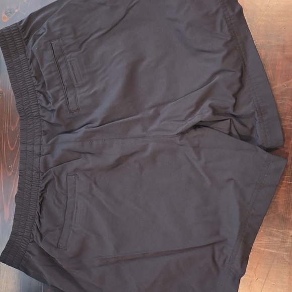Aspen Black Athletic Shorts with Streamlined Fit - Picture 3 of 3
